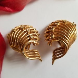 Vintage Hattie Carnegie clip on earrings gold tone dramatic